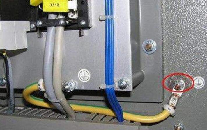 為什么所有的電路板插件機都要裝接地線呢？