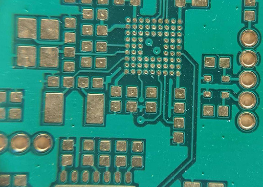 自動插件機和PCB盤中孔工藝
